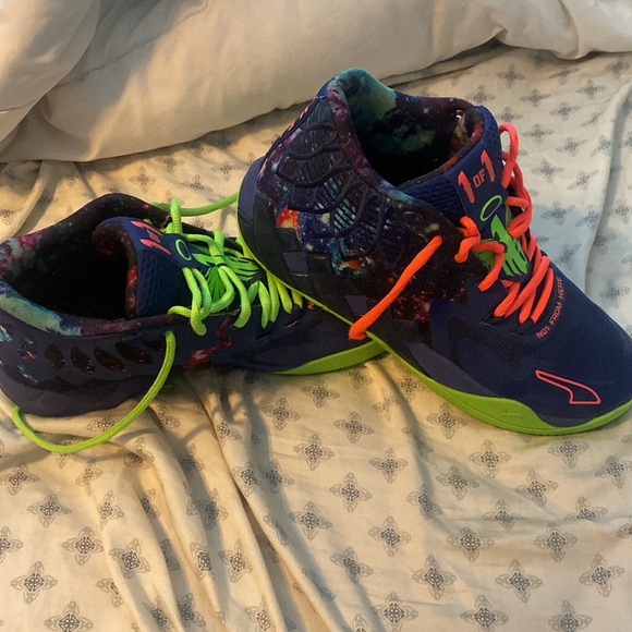 Selling Size 11 LaMelo mb.1 for $110 because they are to small for me now - Picture 4 of 4